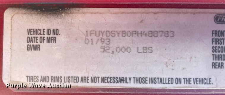 image for item JQ9564 1993 Freightliner FLD120  semi truck