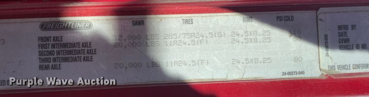 image for item JQ9564 1993 Freightliner FLD120  semi truck