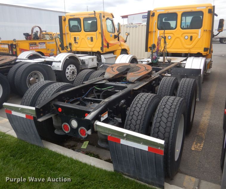 image for item JZ9839 2018 Freightliner Cascadia 125  semi truck