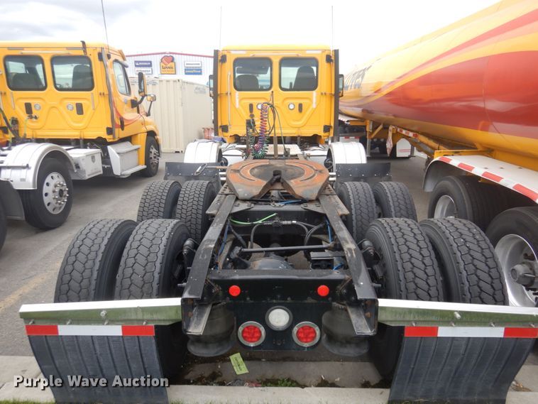 image for item JZ9839 2018 Freightliner Cascadia 125  semi truck