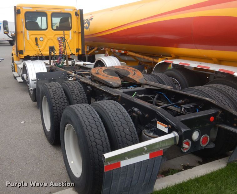 image for item JZ9839 2018 Freightliner Cascadia 125  semi truck