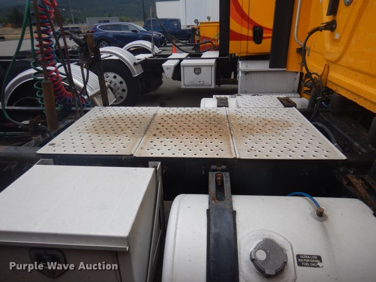 image for item JZ9839 2018 Freightliner Cascadia 125  semi truck