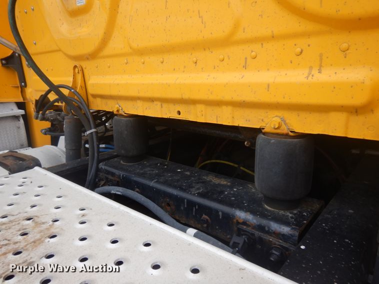 image for item JZ9839 2018 Freightliner Cascadia 125  semi truck