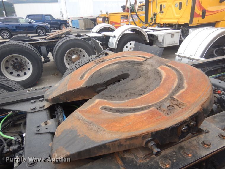 image for item JZ9839 2018 Freightliner Cascadia 125  semi truck