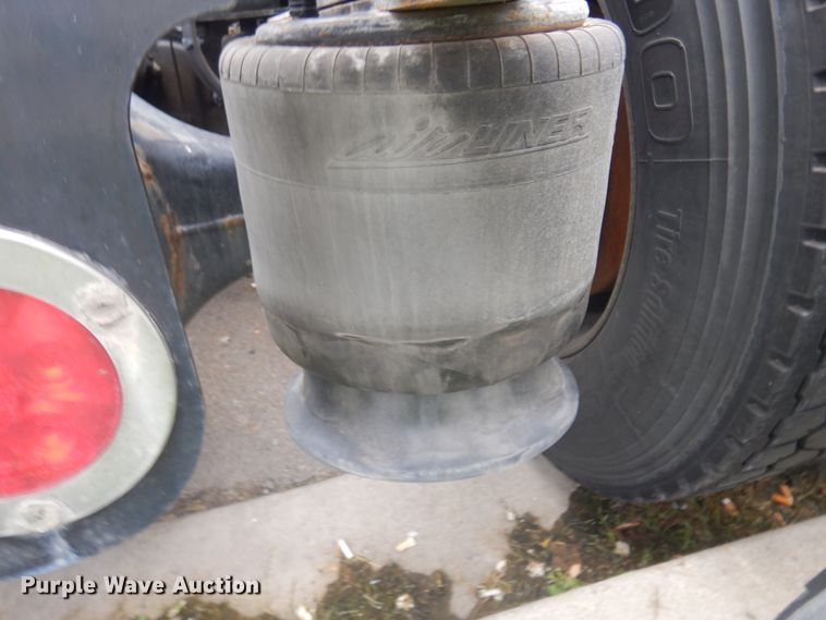 image for item JZ9839 2018 Freightliner Cascadia 125  semi truck