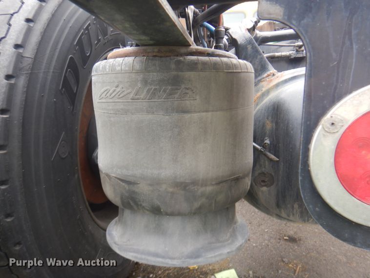 image for item JZ9839 2018 Freightliner Cascadia 125  semi truck