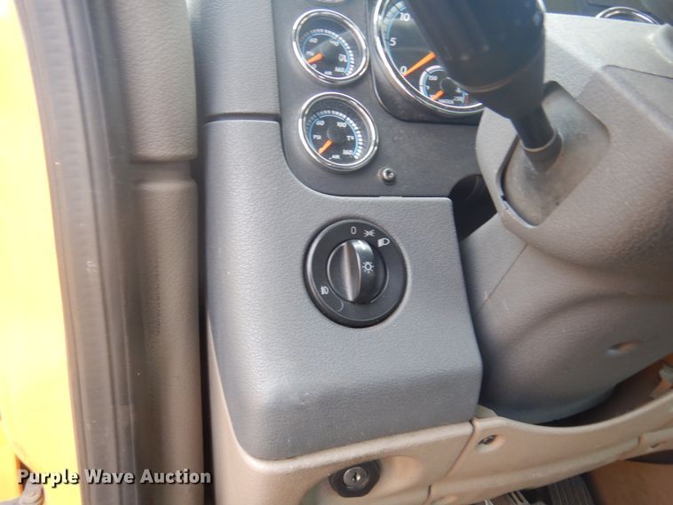 image for item JZ9839 2018 Freightliner Cascadia 125  semi truck