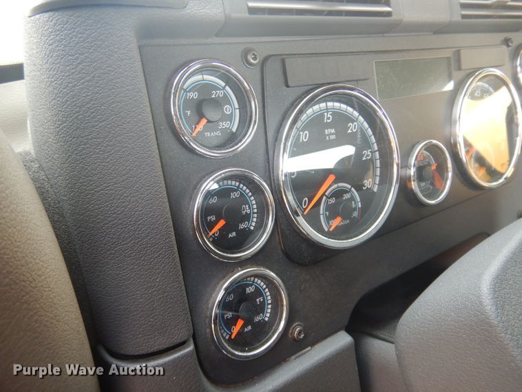 image for item JZ9839 2018 Freightliner Cascadia 125  semi truck