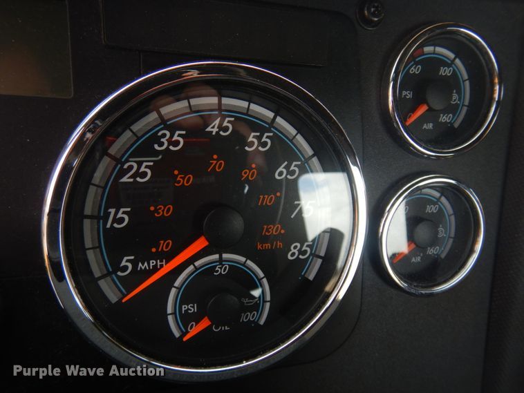 image for item JZ9839 2018 Freightliner Cascadia 125  semi truck