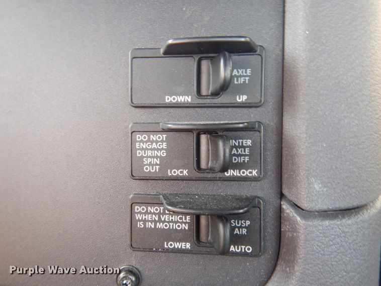 image for item JZ9839 2018 Freightliner Cascadia 125  semi truck