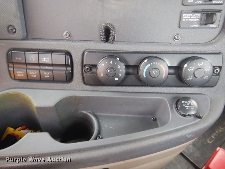 image for item JZ9839 2018 Freightliner Cascadia 125  semi truck