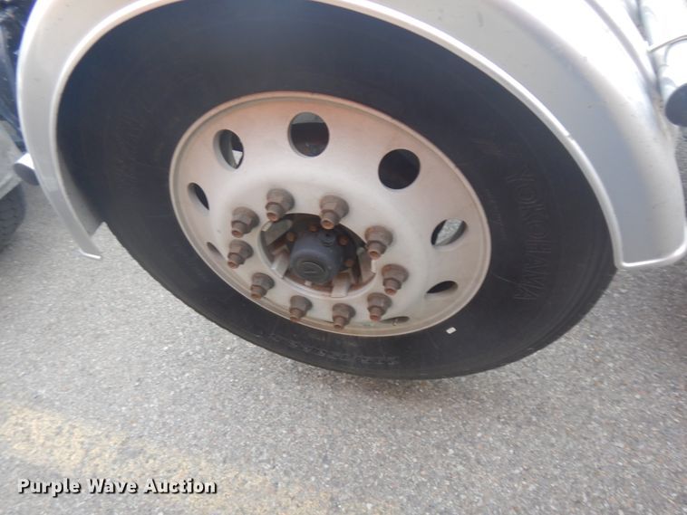 image for item JZ9839 2018 Freightliner Cascadia 125  semi truck