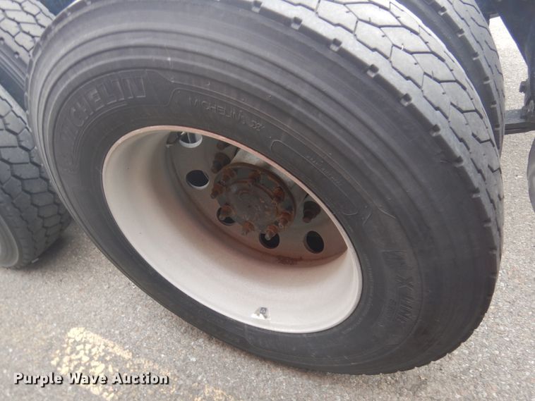 image for item JZ9839 2018 Freightliner Cascadia 125  semi truck