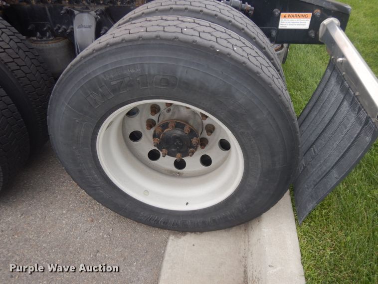 image for item JZ9839 2018 Freightliner Cascadia 125  semi truck