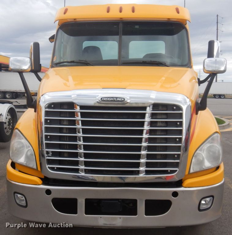 image for item JZ9840 2016 Freightliner Cascadia 125  semi truck