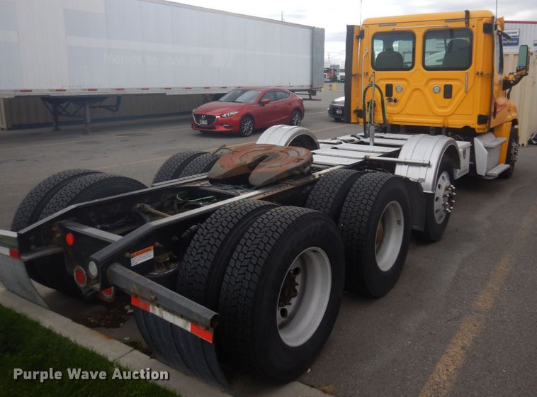 image for item JZ9840 2016 Freightliner Cascadia 125  semi truck