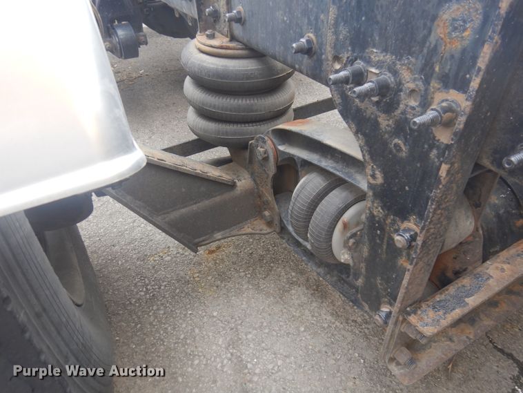 image for item JZ9840 2016 Freightliner Cascadia 125  semi truck