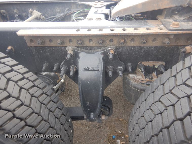 image for item JZ9840 2016 Freightliner Cascadia 125  semi truck