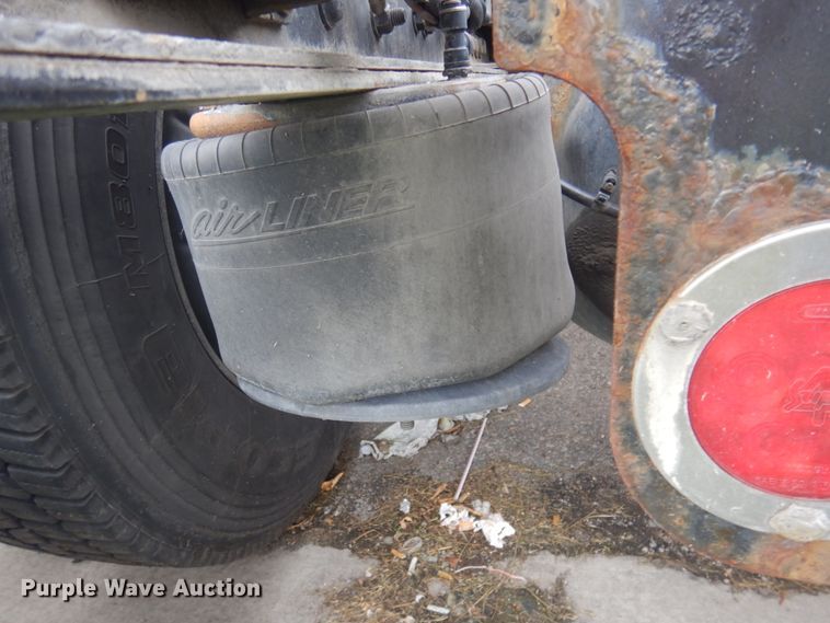 image for item JZ9840 2016 Freightliner Cascadia 125  semi truck