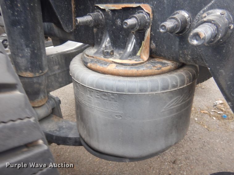 image for item JZ9840 2016 Freightliner Cascadia 125  semi truck