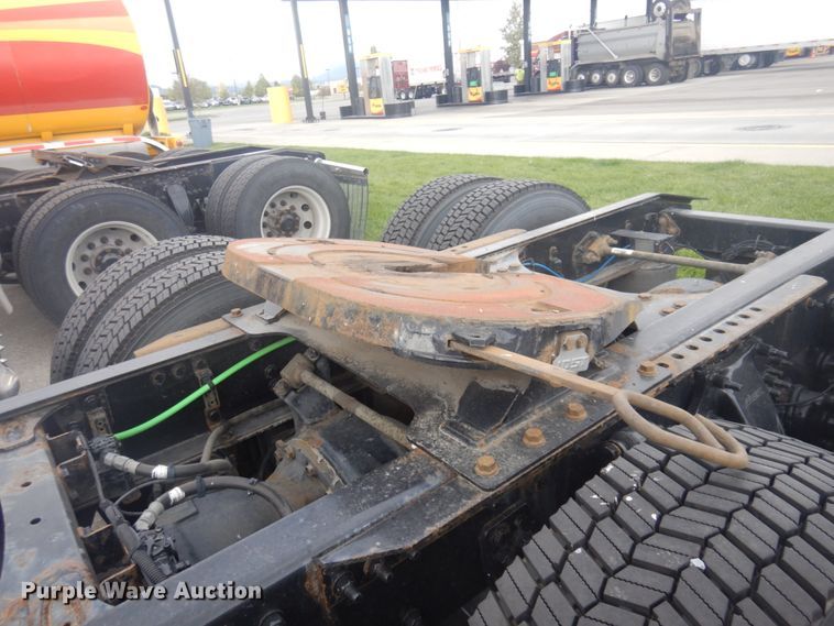 image for item JZ9840 2016 Freightliner Cascadia 125  semi truck