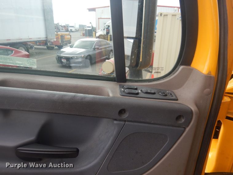 image for item JZ9840 2016 Freightliner Cascadia 125  semi truck