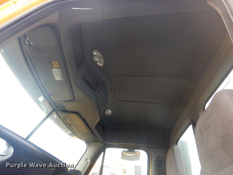 image for item JZ9840 2016 Freightliner Cascadia 125  semi truck