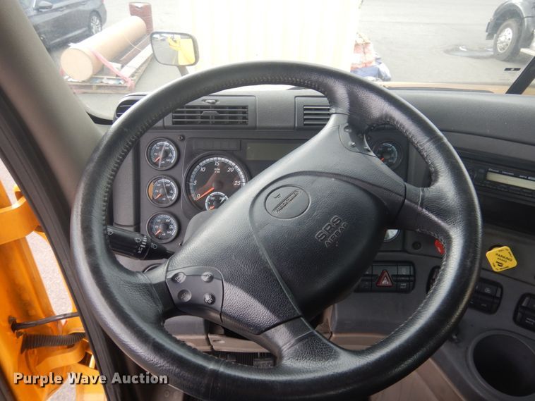 image for item JZ9840 2016 Freightliner Cascadia 125  semi truck