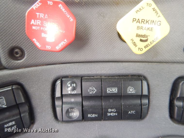 image for item JZ9840 2016 Freightliner Cascadia 125  semi truck