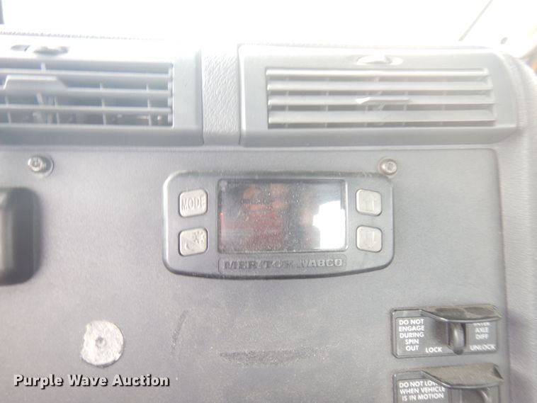 image for item JZ9840 2016 Freightliner Cascadia 125  semi truck