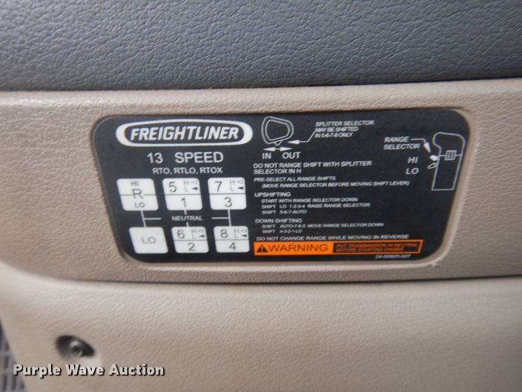 image for item JZ9840 2016 Freightliner Cascadia 125  semi truck