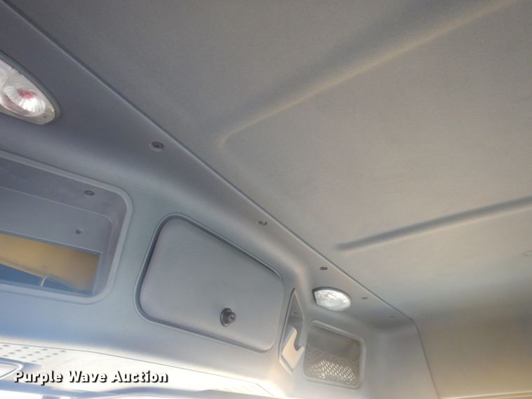 image for item JZ9840 2016 Freightliner Cascadia 125  semi truck