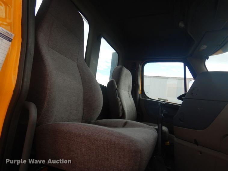 image for item JZ9840 2016 Freightliner Cascadia 125  semi truck