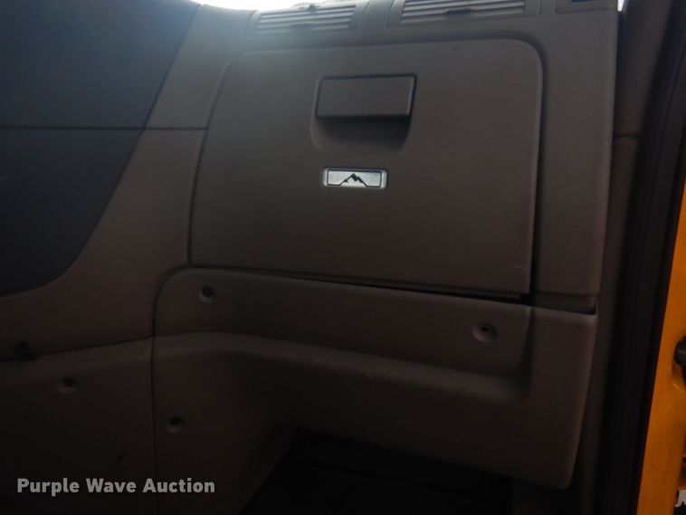 image for item JZ9840 2016 Freightliner Cascadia 125  semi truck