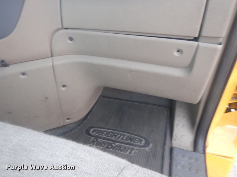 image for item JZ9840 2016 Freightliner Cascadia 125  semi truck