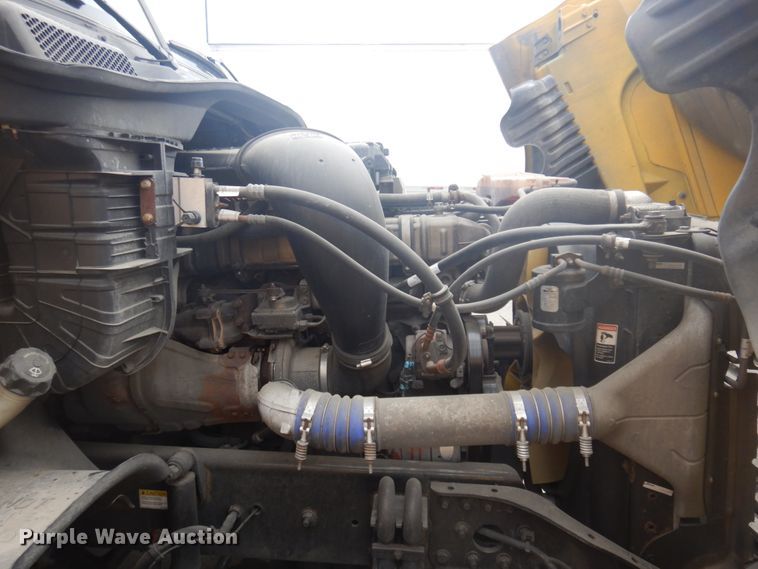 image for item JZ9840 2016 Freightliner Cascadia 125  semi truck