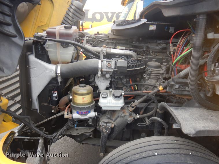 image for item JZ9840 2016 Freightliner Cascadia 125  semi truck