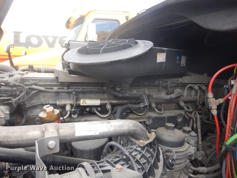 image for item JZ9840 2016 Freightliner Cascadia 125  semi truck