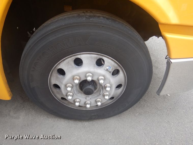 image for item JZ9840 2016 Freightliner Cascadia 125  semi truck