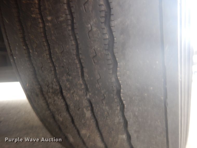 image for item JZ9840 2016 Freightliner Cascadia 125  semi truck