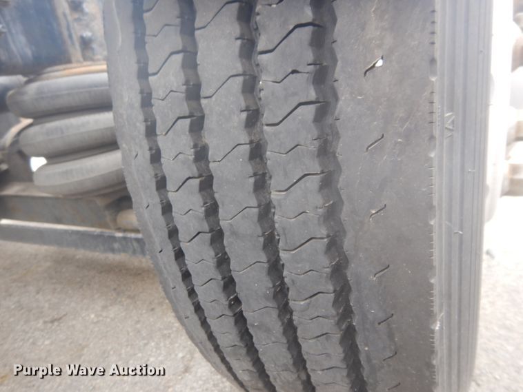 image for item JZ9840 2016 Freightliner Cascadia 125  semi truck