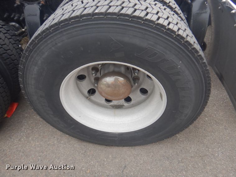 image for item JZ9840 2016 Freightliner Cascadia 125  semi truck