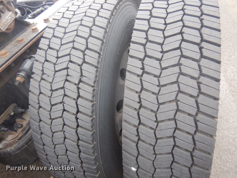 image for item JZ9840 2016 Freightliner Cascadia 125  semi truck