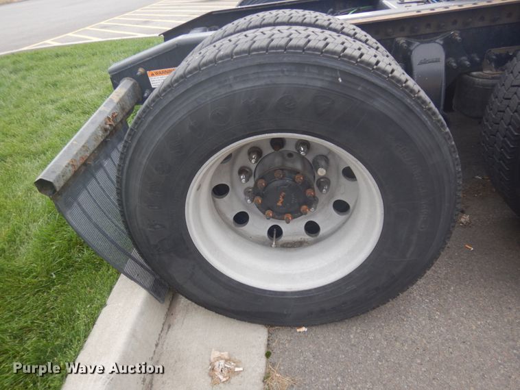 image for item JZ9840 2016 Freightliner Cascadia 125  semi truck