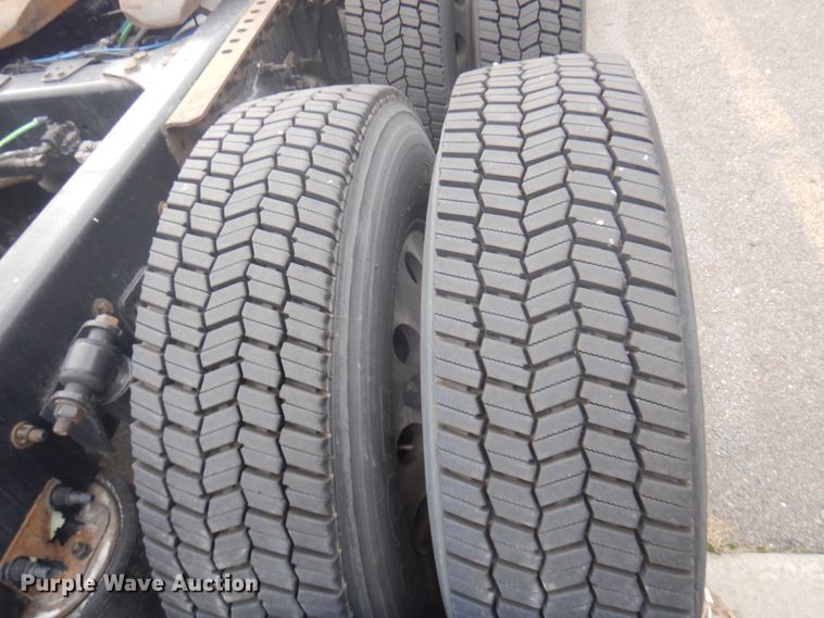 image for item JZ9840 2016 Freightliner Cascadia 125  semi truck