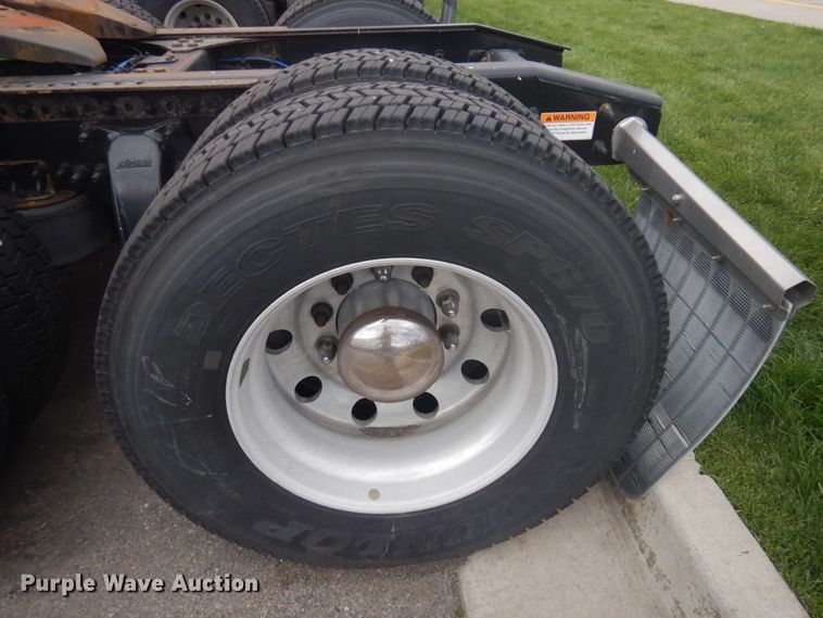 image for item JZ9840 2016 Freightliner Cascadia 125  semi truck