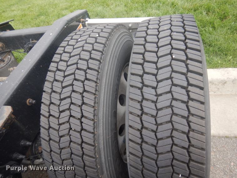 image for item JZ9840 2016 Freightliner Cascadia 125  semi truck