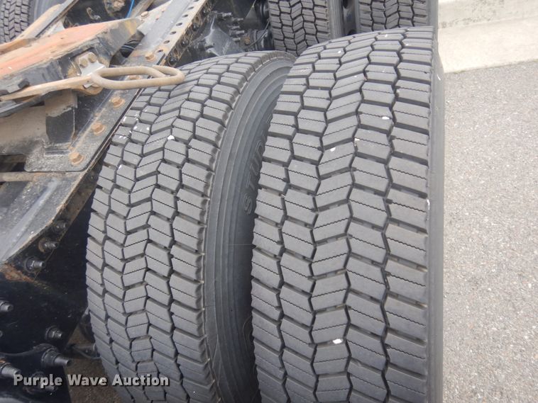 image for item JZ9840 2016 Freightliner Cascadia 125  semi truck