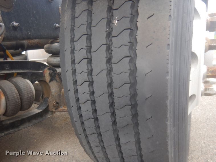 image for item JZ9840 2016 Freightliner Cascadia 125  semi truck