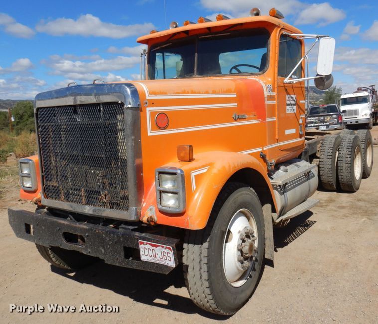 image for item JZ9846 1992 International 9300  truck cab and chassis